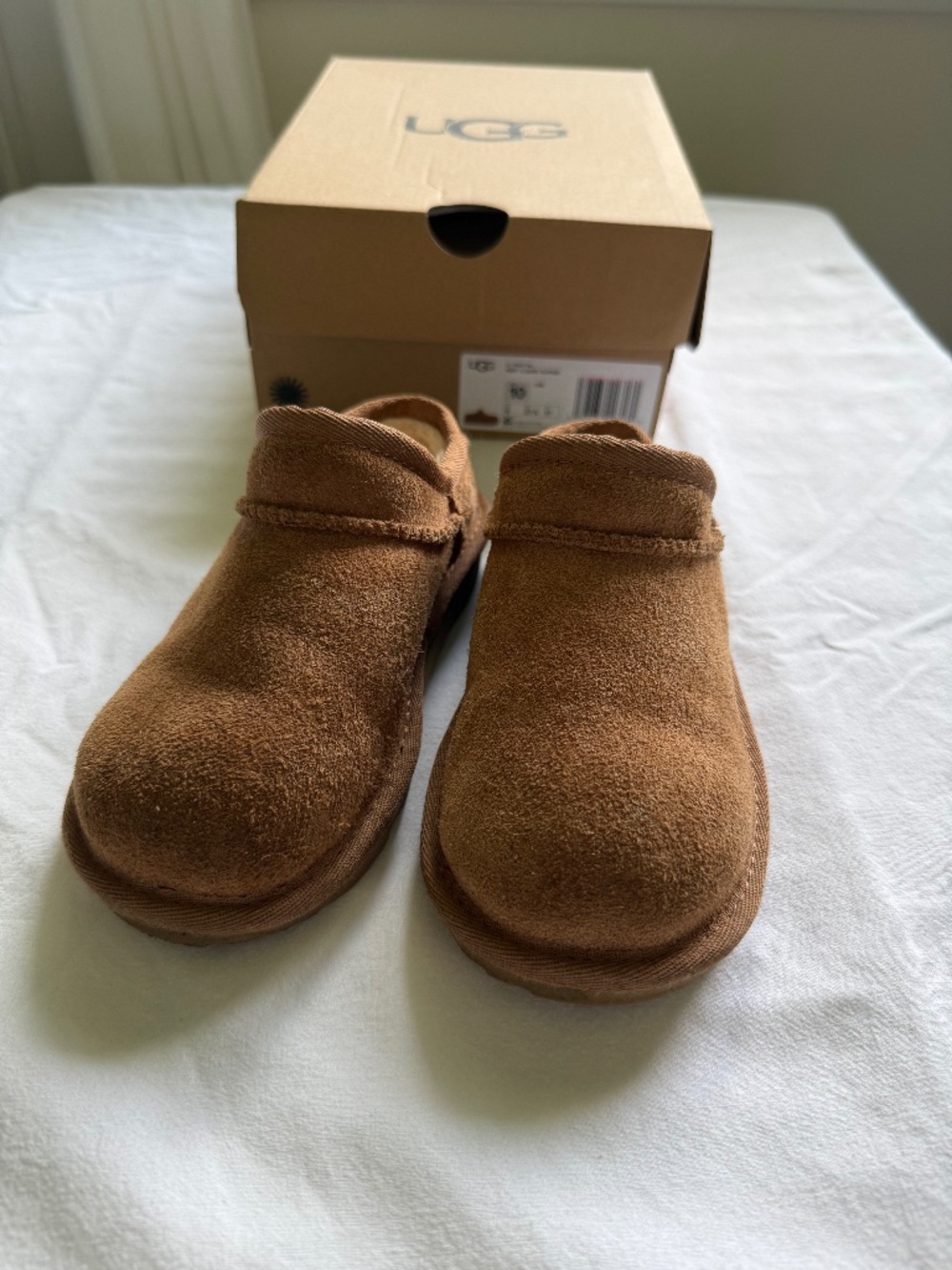 UGG Kids Classic Slipper - size 10